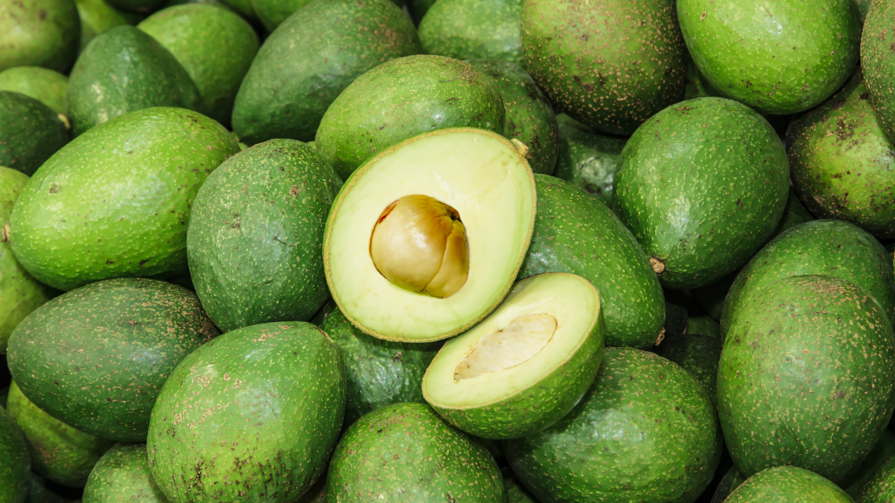 avocado seed benefits, how to use avocado pits, avocado pit tea recipe, is avocado pit edible, avocado pit powder uses, food waste solutions, natural anti-inflammatory foods, high fiber foods, homemade food preservatives, zero waste cooking