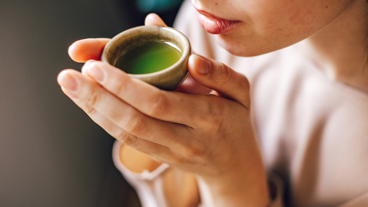 green tea benefits for skin, green tea skincare, DIY green tea toner, green tea face mask, how to use green tea for skin, green tea for acne, green tea for dark circles, natural skincare remedies, green tea antioxidants, EGCG benefits for skin, matcha for skin, best DIY skincare, green tea anti-aging, soothe skin with green tea, reduce puffiness naturally, homemade skincare recipes, green tea vs acne, caffeine for under eye bags, green tea skin care routine, organic skincare solutions, green tea for glowing skin, fix redness with green tea, skin inflammation remedies, green tea beauty hacks, non-toxic skincare alternatives